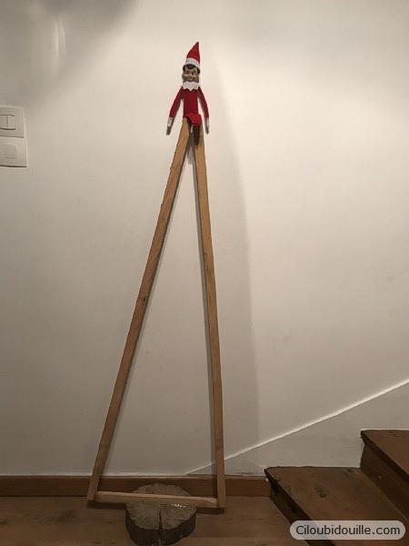 Sapin de Noël en feuilles découpées 4 faire un sapin en bois et en feuilles découpées