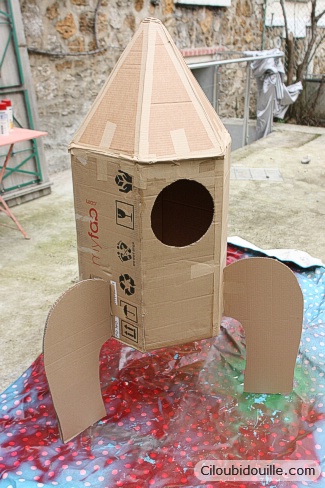 Fabriquer une fusée 9 fusée en carton