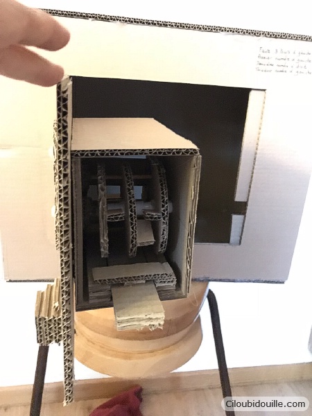 Une escape room maison : c'est possible ! 5 fabrication d'un coffre-fort en carton