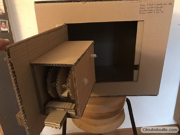 Une escape room maison : c'est possible ! 7 fabrication d'un coffre-fort en carton