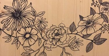 MEA dessiner sur une porte en bois
