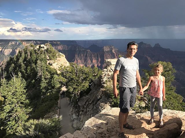 Ces deux-là se racontent des histoires dans les hauteurs du Grand Canyon #northrimgrandcanyon #grandcanyon #ciloubidouilleinUSA