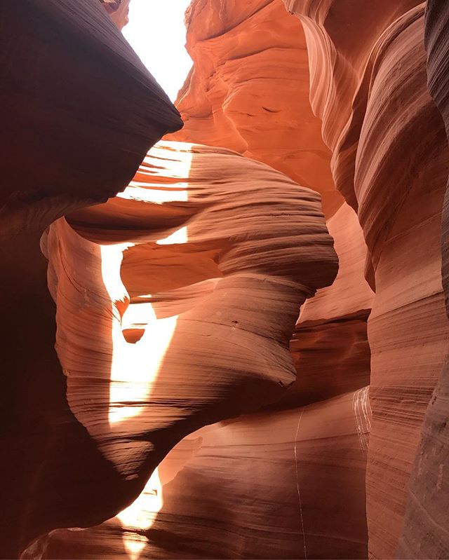 Ici, fallait voir une femme avec les cheveux dans le vent... genre la Pocohantas de Antelope Canyon ! #antelopecanyon #lowerantelope #ciloubidouilleinUSA
