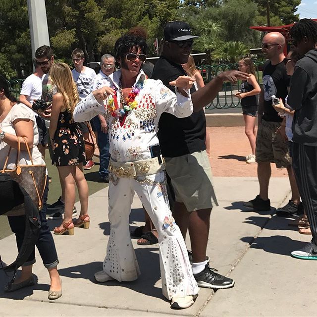 On a croisé 15000 Elvis et tous les super héros du monde dans les rues de Las Vegas #lasvegas #ciloubidouilleinUSA