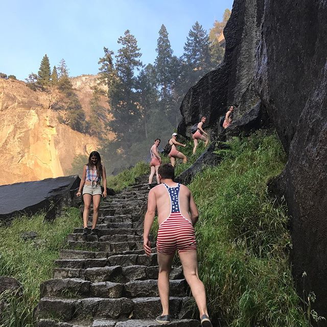 Une drôle de procession américaine grimpait avec nous :) #yosemitepark #yosemite #ciloubidouilleinUSA
