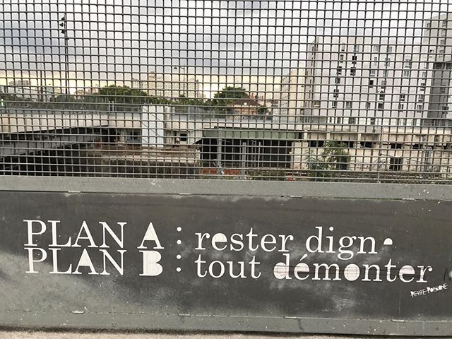 Sur le chemin qui me ramène à la maison. Quel plan choisir ? #streetart #graffitiart #paris