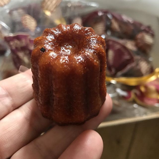La copine qui envoie des canelés !!! Un gros waou dans mon coeur !!