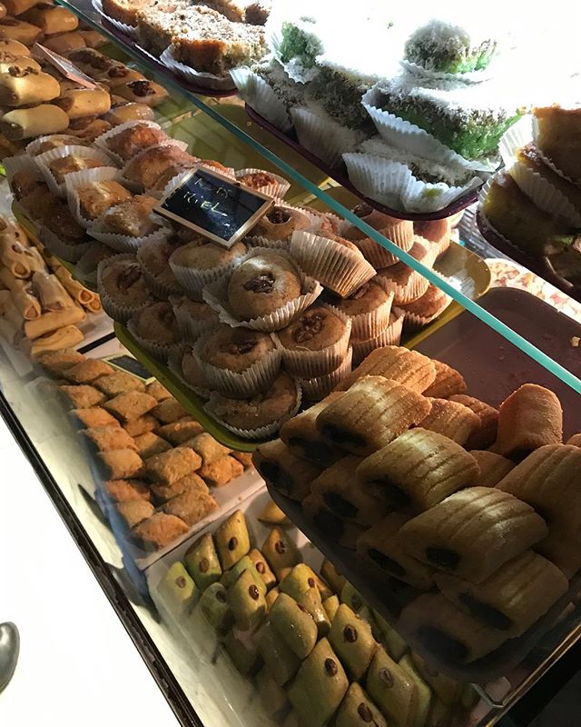 Pâtisseries orientales après le hammam à la Grande Mosquée de Paris... J'ai cru crever de chaud mais après adaptation, ça m'a bien plu !