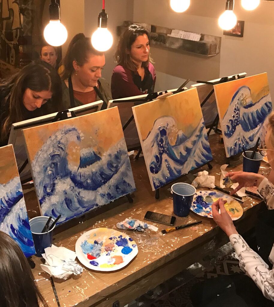 Un atelier de peinture accueillant 3 atelier de peinture