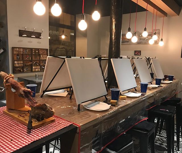 Un atelier de peinture accueillant 1 atelier de peinture