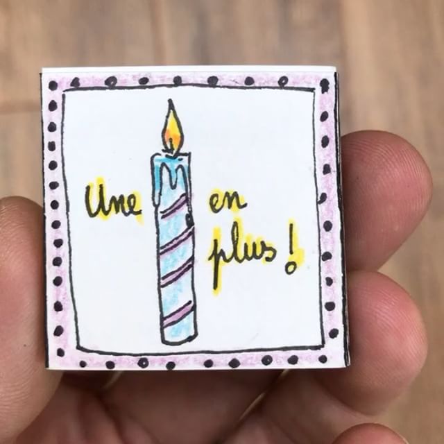 Un mini livre d’anniversaire, inspiré de ceux de @julieadore, pour mon beau-frère qui souffle une bougie de plus. Mais n’hésitez pas à le partager avec ceux qui fêtent leur anniversaire ! #ciloudrawings #ciloubidouilledrawing #minibooks #happybirthday #tinybook #birthdaygift
