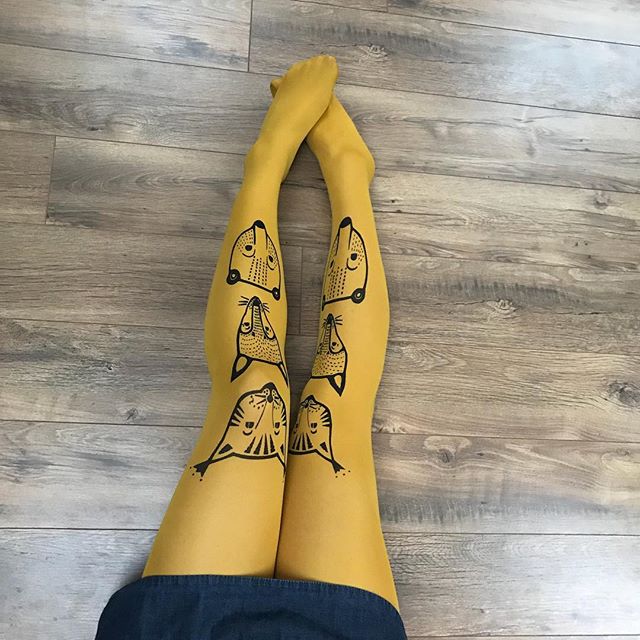 Je porte les collants @maryajalava à l’envers mais j’aime bien quand je peux voir les motifs aussi ^^ (normalement ils sont sur les mollets) #ciloubidouillecollant #tights #crazytights #collant