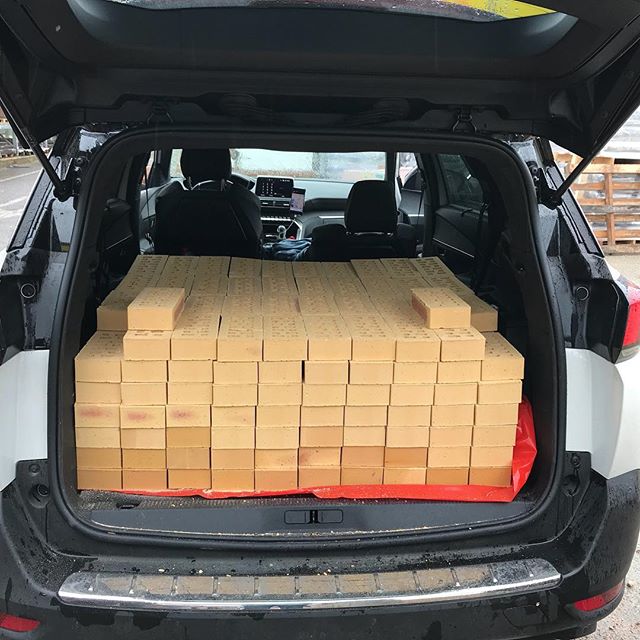 Passion briquettes... idéal pour clouer au sol ta voiture et te forcer à rouler à 2 à la moindre chicane ^^ #cilounewhome