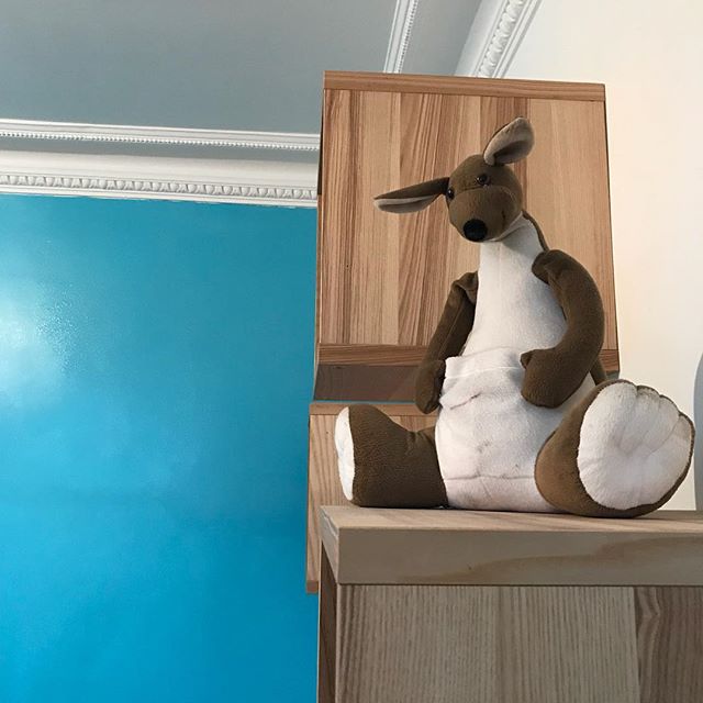 Première couche à l’arrache ! Je crois que ça va être la chambre qu’il lui faut. Je ne parle pas tant de la couleur que du concept que j’ai trouvé. Je vous raconte ça dès que c’est fini ! #cilounewhome