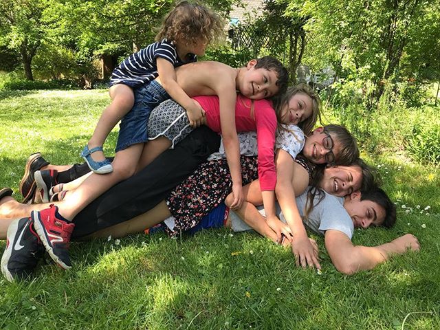 Touuuuusssss sur Erwan !!! #familytime #dimanchechezmaman #cousin