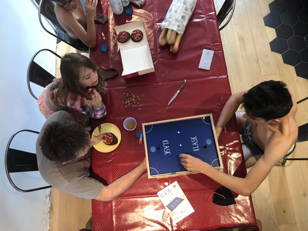 Avis sur le jeu de société Klask 2 avis sur Klask le jeu