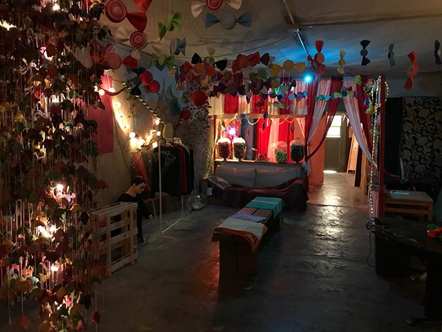 Je vois bien que vous aimez le lieu de ma soeur à Barcelone, alors je vous rajoute des photos de @susurrobarcelona :). C’est un lieu alternatif donc, mais privé :). Donc si vous voulez visiter, contactez-la avant de toquer à la porte. Elle parle français, anglais, espagnol, portugais... ;) #barcelona #secretbarcelona #susurro #milonga
