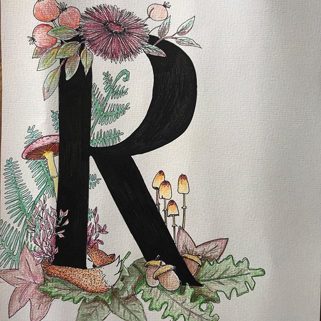 Je vous montre le dessin terminé de mon atelier de lettering floral avec @thecheerletter chez @seize.paris . J’ai choisi un R, allez savoir pourquoi ^^ ! Sans doute parce que je m’appelle Riloubidouille ^^ ! #lettering #letteringart #calligraphie #ciloubidouilledrawing #ciloudrawings #foxdrawing #r