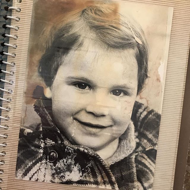 Photo de Ciloubidouille jeune en noir et blanc. photo pour la journée internationale des droits des filles.