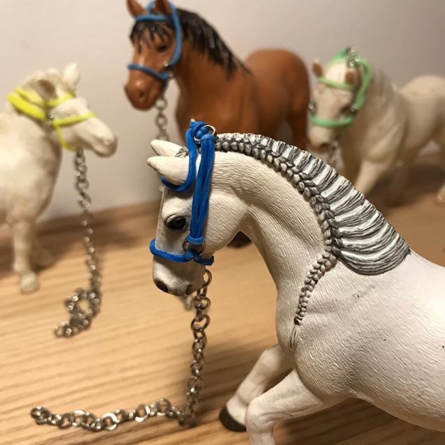 tuto jouet : fabriquer un Licol de cheval en élastique 3 licol de cheval en élastique