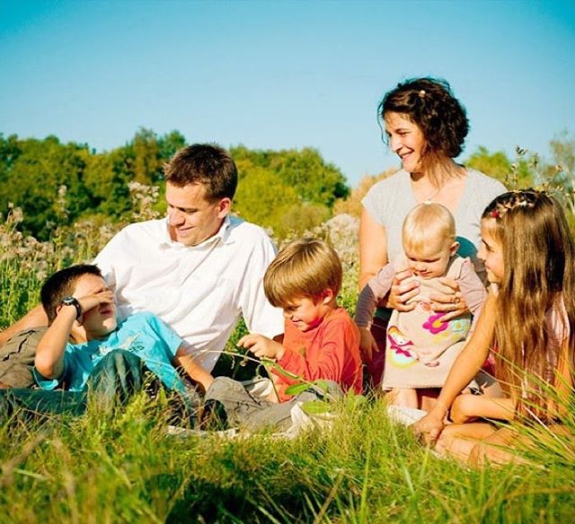 Il y a 7 ans. Cette jolie photo est de @mimizefrog. J’ai très envie de refaire une séance photo en famille. Sans doute pour mes 20 ans de mariage, si j’arrive jusqu’à là ^^ !