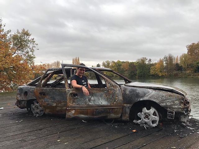 Je ne cours plus à cause d’une cheville défaillante. Pendant 5 mois j’ai bien ralenti mon activité sportive dans l’espoir de guérir. Je n’en suis pas là hélas, alors tant pis, je ne cours plus. Je recommence à marcher en revanche. Et j’essaye de retrouver un rythme de sorties similaire à avant, c’est-à-dire trois virées par semaine, dont une sortie longue le dimanche. Je me sens parfois cabossée comme cette carcasse et je repense à la chanson de Anne Sylvestre qui porte le même nom :) et cette constatation : je suis ma meilleure amie. Je vous mets les paroles en commentaire :).