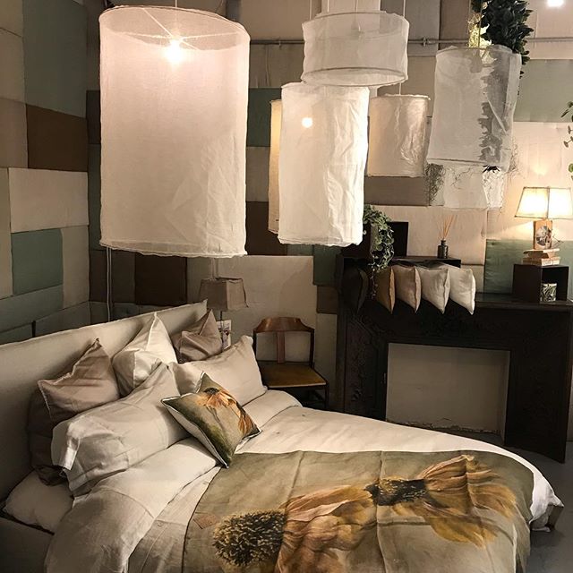 En sortant de ma formation, je suis allée chez @borgo_delle_tovaglie faire du tourisme shopping (comprendre = tu déambules dans des lieux superbes où tu ne pourras pas acheter grand chose mais tu es quand même contente de les regarder). Ca reste inspirant et pis quel plaisir pour les yeux :) ! En revanche, je me suis dit que j’irai bien tester leur brunch du samedi (le restaurant à côté de la boutique a l’air waou). #borgodelletovaglie #paris #decoration #decorationinterieur