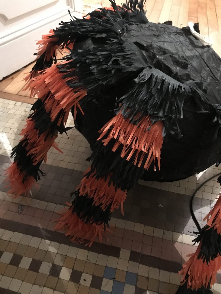 Décoration d'Halloween - fabrication pinata araignée