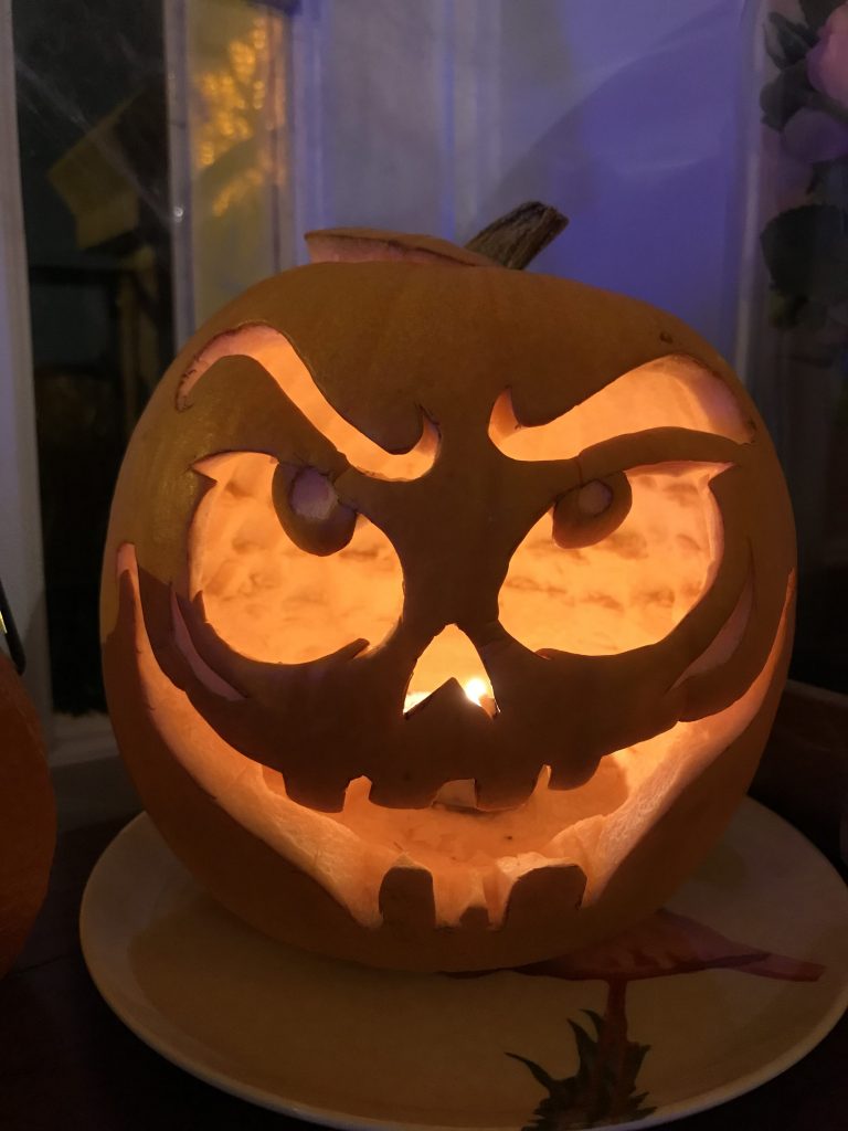 Décoration d'Halloween - citrouille sculptée