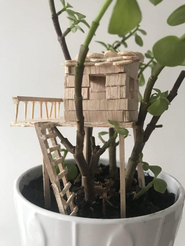 Carte postale de Noël comme surprise n°3 11 Atelier pour fabriquer des mini-cabanes dans les arbres