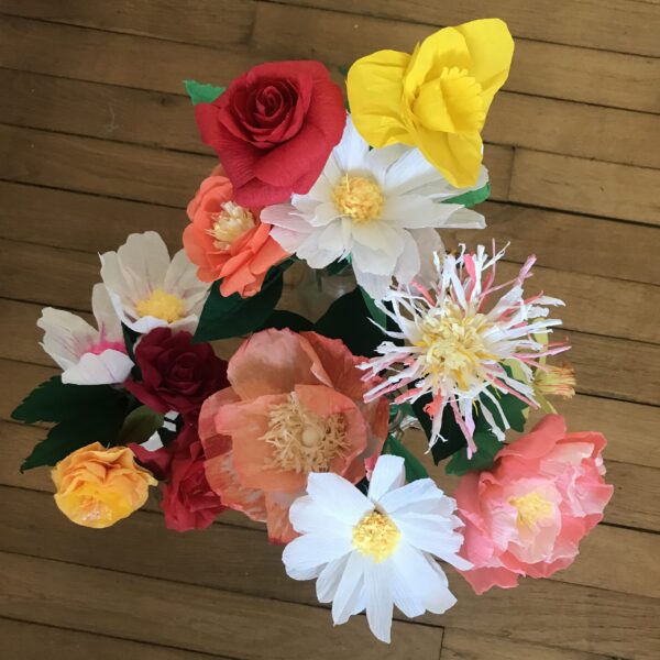 atelier pour apprendre à fabriquer des fleurs en papier crépon
