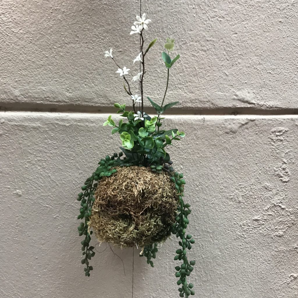 fabriquer un kokedama à partir de plantes artificielles