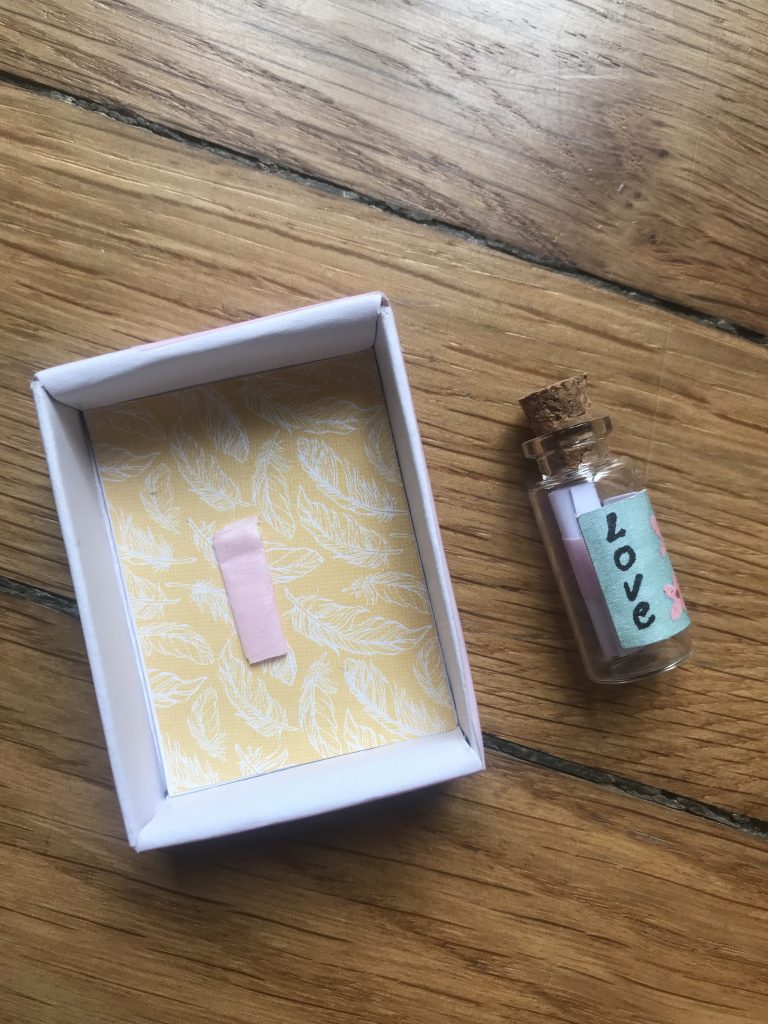 Envoyez des petites boites à message 15 utiliser le masking tape en collant double face
