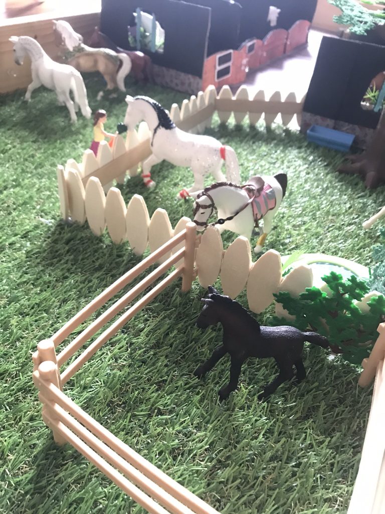 pré pour les chevaux figurines