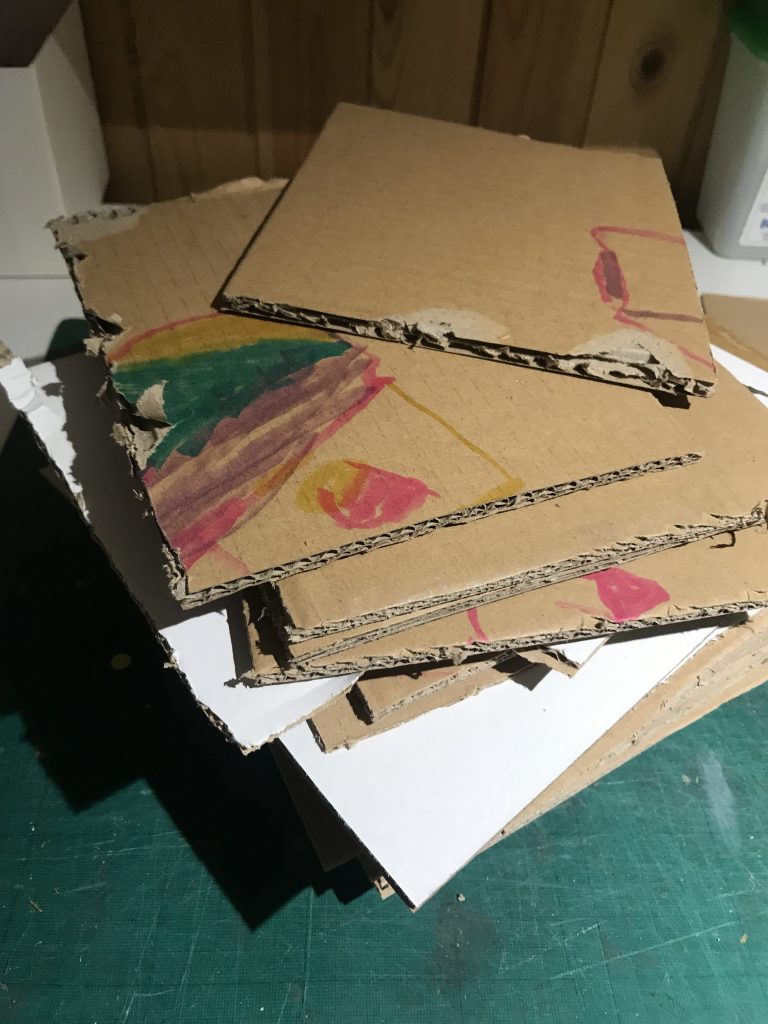 Fabriquer une mini-porte de fée pour son jardin 5 carton recyclé