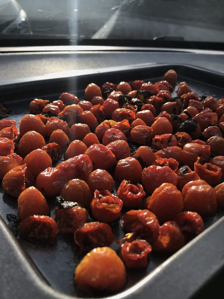 tomates séchées cuites dans une voiture