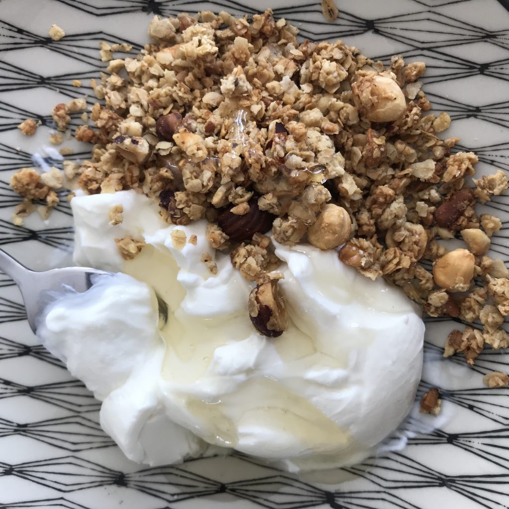 fromage blanc, miel et granola maison