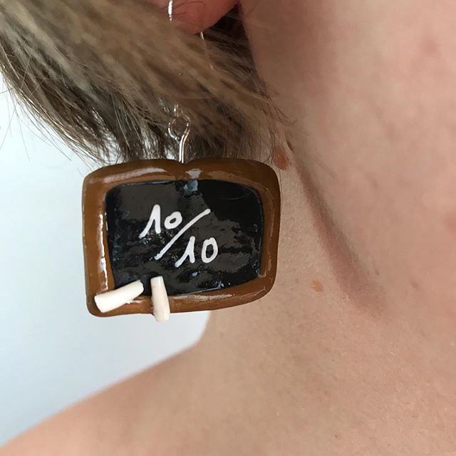 Idée de cadeau pour nos professeurs adorées 1 cadeau boucle d'oreille tableau en pate fimo