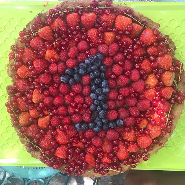 Tartoune maison pour les 1 an de ma nièce chérie :). Bon dimanche à vous tous :)