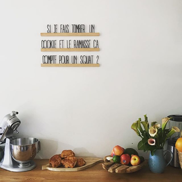 Phrase murale rigolote: Si je fais tomber un cookie et le ramasse, ça compte pour un squat ?