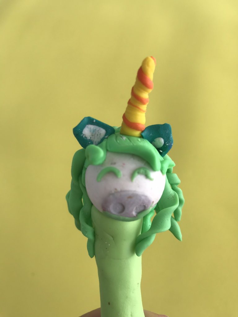 Stylos licorne en fimo