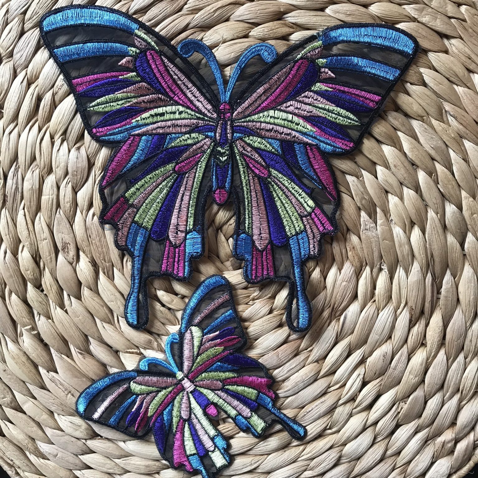 Cacher un trou avec une broderie
