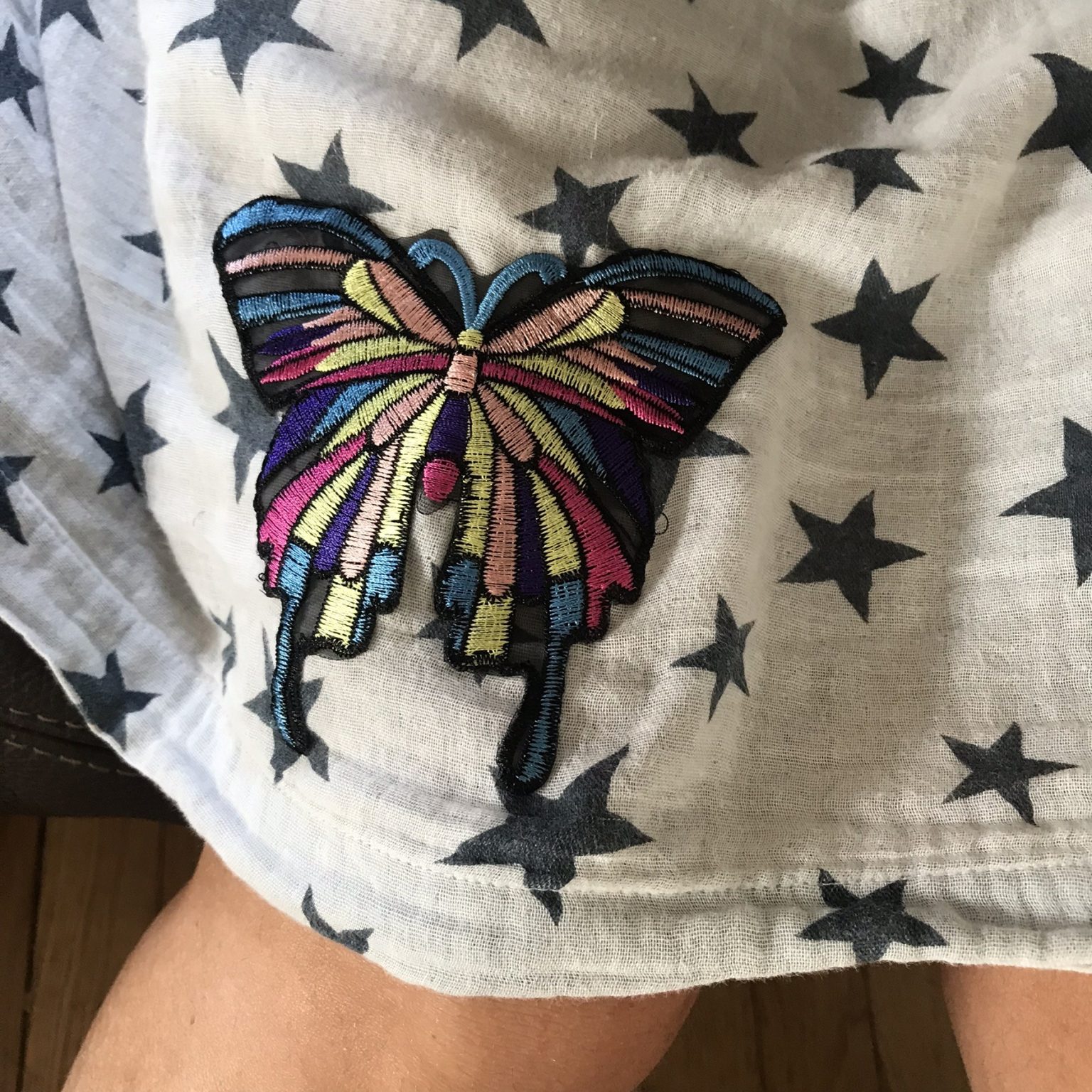 Cacher un trou avec une broderie