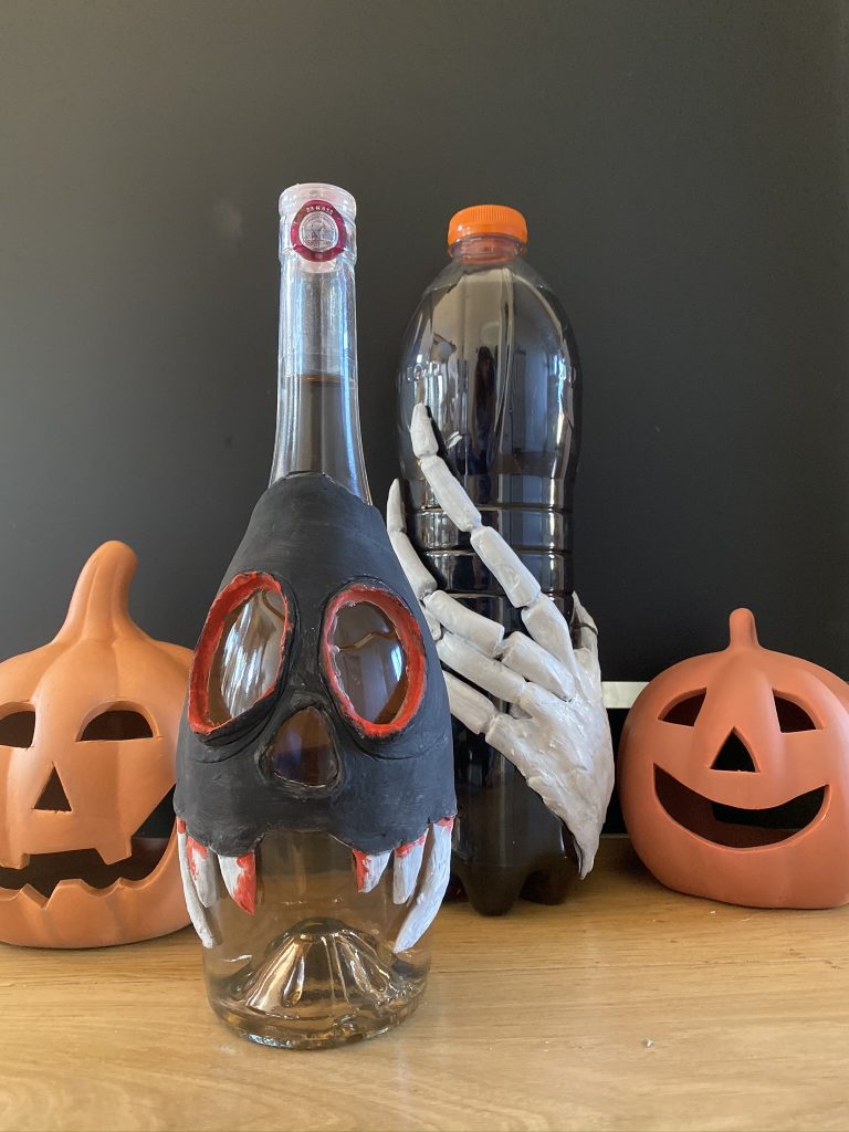 décoration de bouteilles pour Halloween