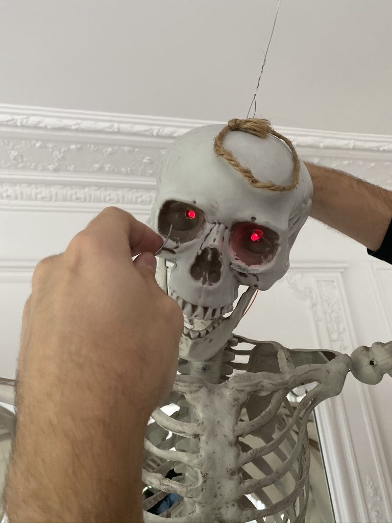 Idées halloween squelette yeux lumineux