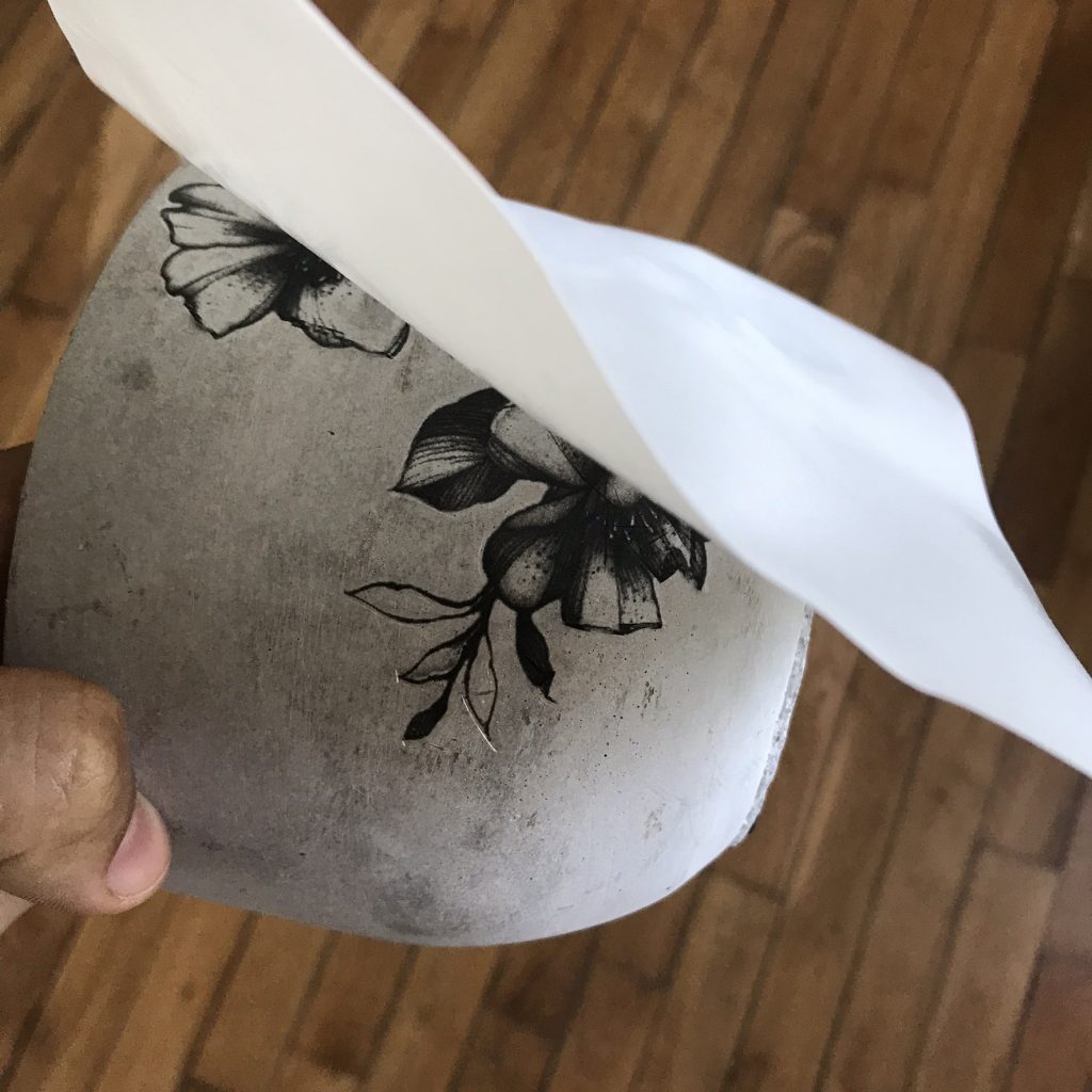 tatouage sur pot de fleur