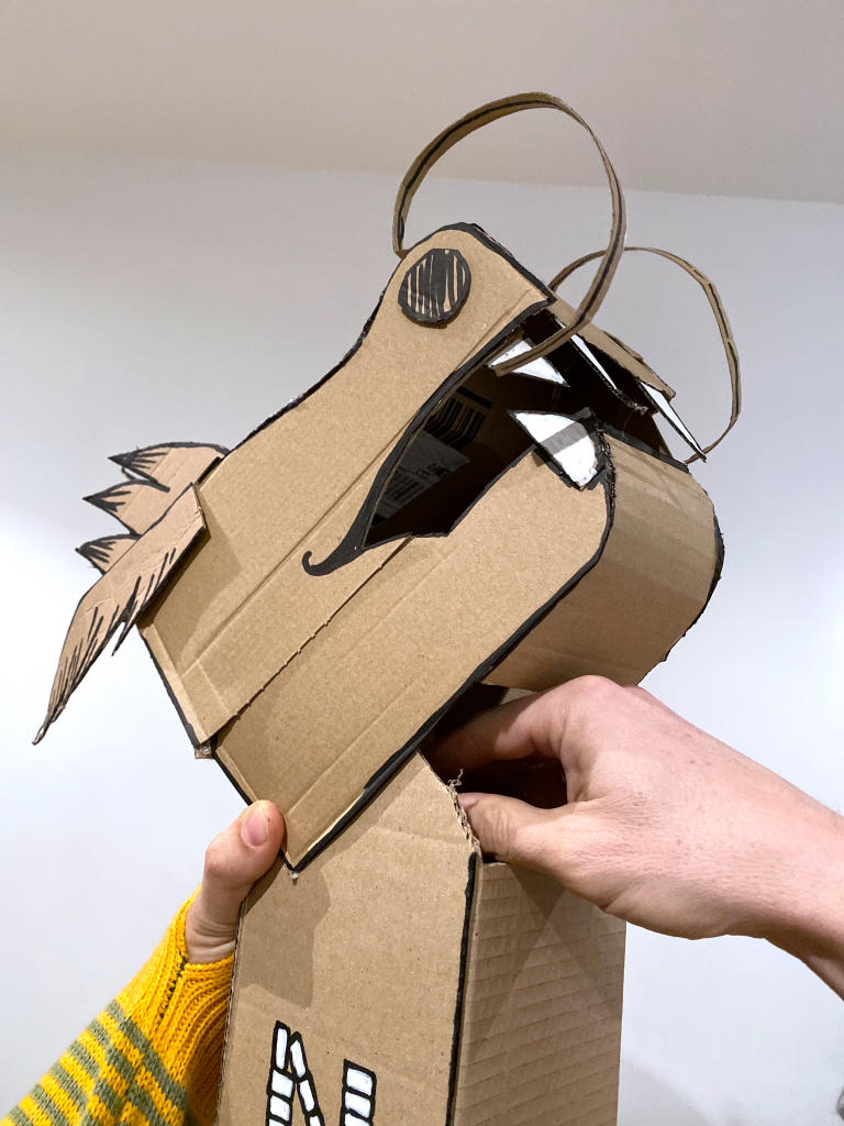 tête de dragon en carton PEZ