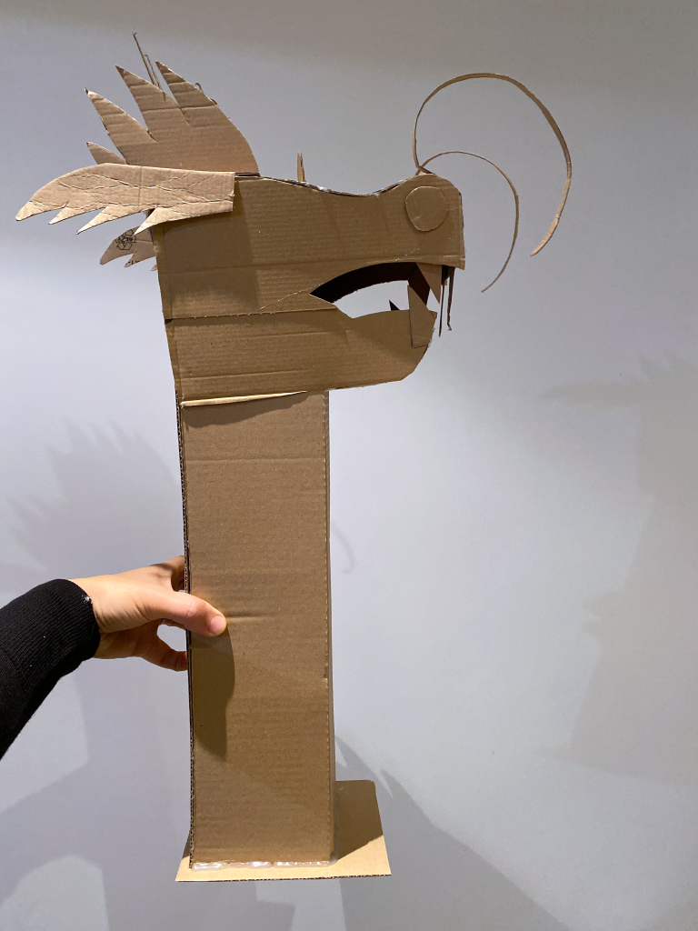 pez dragon en carton