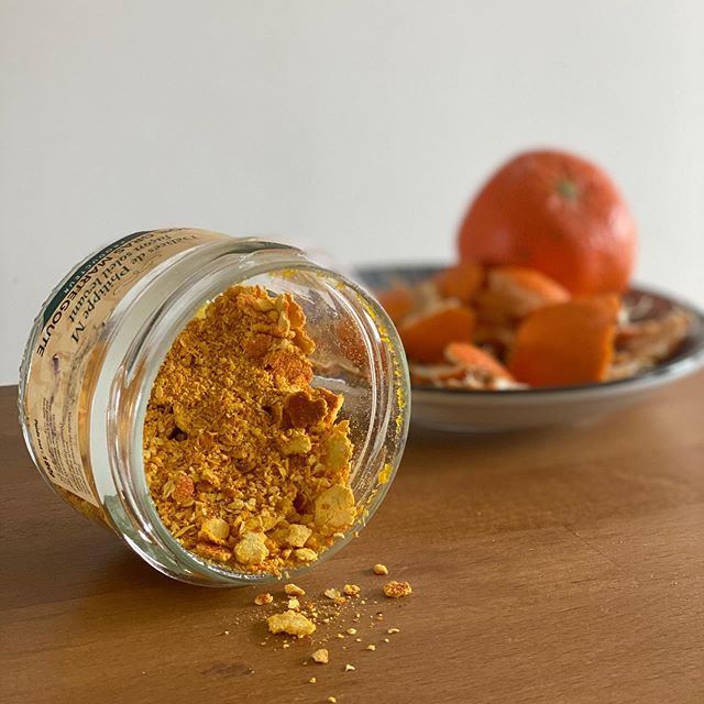 Poudre de peau d'orange pour parfumer les gâteaux