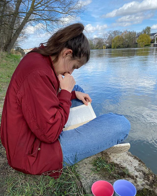 lecture en bord de seine